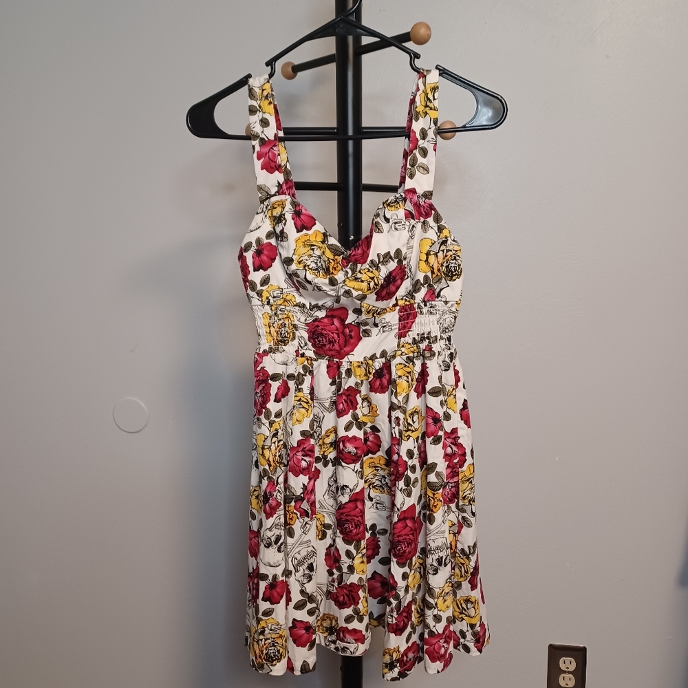 Hot Topic Dress Skulls Guns Roses Print Size Juniors Medium